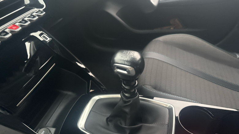 Peugeot 208 1.2 PureTech 100 Allure Premium 5dr Petrol Hatchback